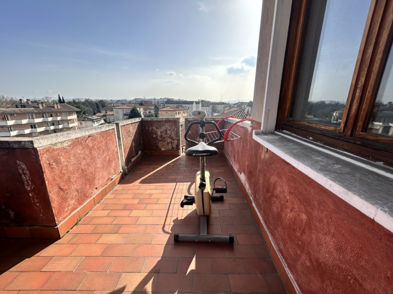 Nel cuore del quartiere San Bortolo, una delle zone più apprezzate di Vicenza per la sua straordi...