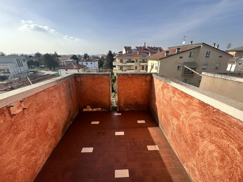 Nel cuore del quartiere San Bortolo, una delle zone più apprezzate di Vicenza per la sua straordi...