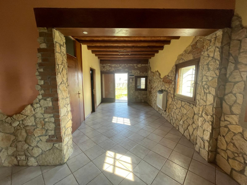 Un angolo di paradiso situato nel cuore della campagna, a soli dieci minuti dalla città. Questa p...