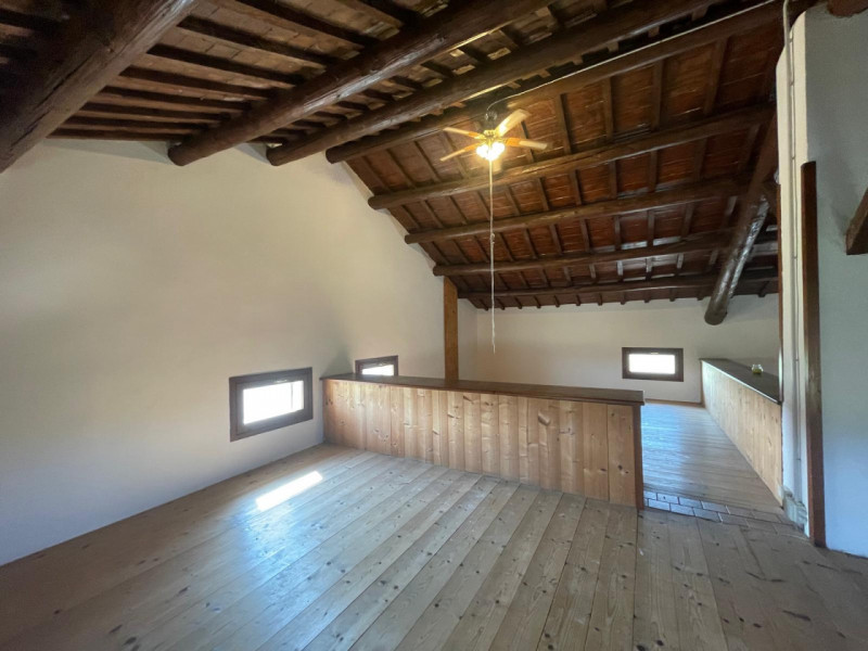 Un angolo di paradiso situato nel cuore della campagna, a soli dieci minuti dalla città. Questa p...