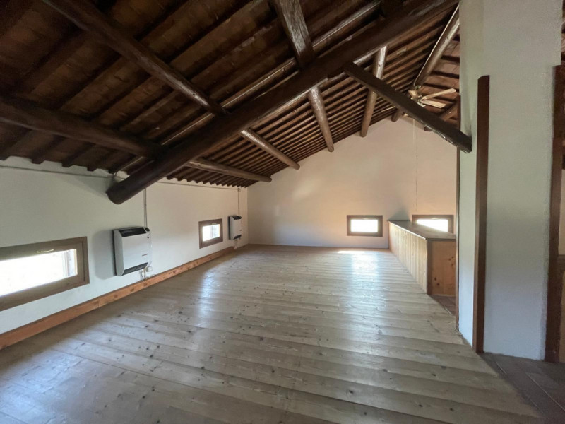 Un angolo di paradiso situato nel cuore della campagna, a soli dieci minuti dalla città. Questa p...