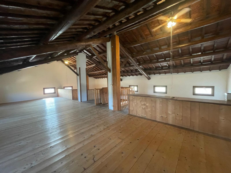 Un angolo di paradiso situato nel cuore della campagna, a soli dieci minuti dalla città. Questa p...