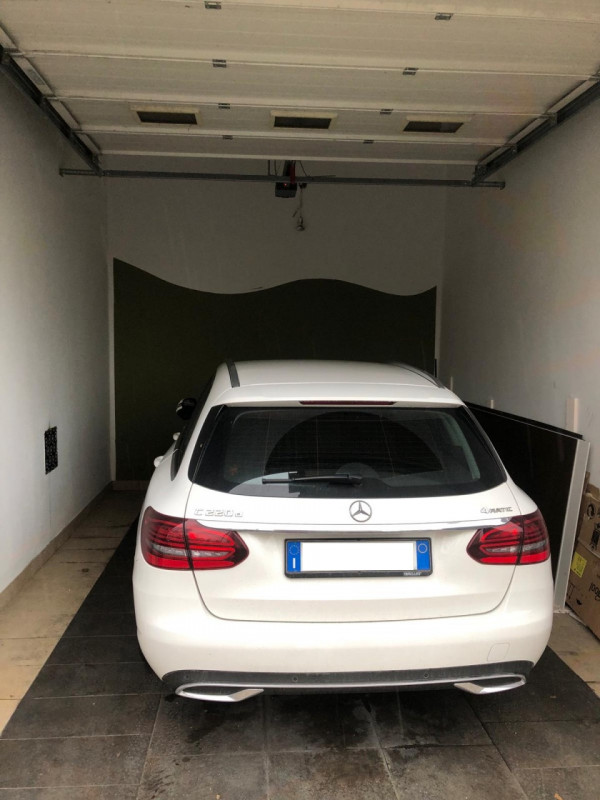 ULTIMO PIANO TRICAMERE COMPLETAMENTE RISTRUTTURATO IN PICCOLO CONTESTO A VICENZA EST- SCOPERTO ES...