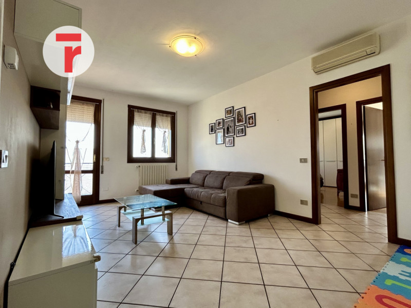 Cadoneghe - loc.Mezzavia - In zona comoda a Strada Del Santo e vicino a contesto verde. Appartame...