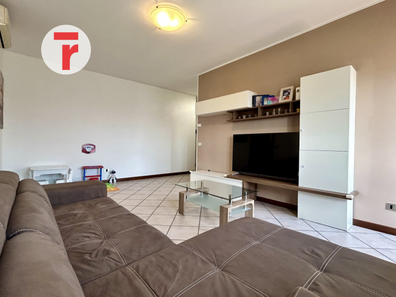 Cadoneghe - loc.Mezzavia - In zona comoda a Strada Del Santo e vicino a contesto verde. Appartame...