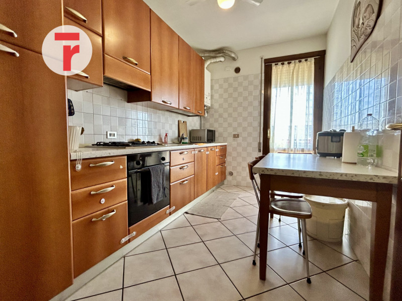 Cadoneghe - loc.Mezzavia - In zona comoda a Strada Del Santo e vicino a contesto verde. Appartame...