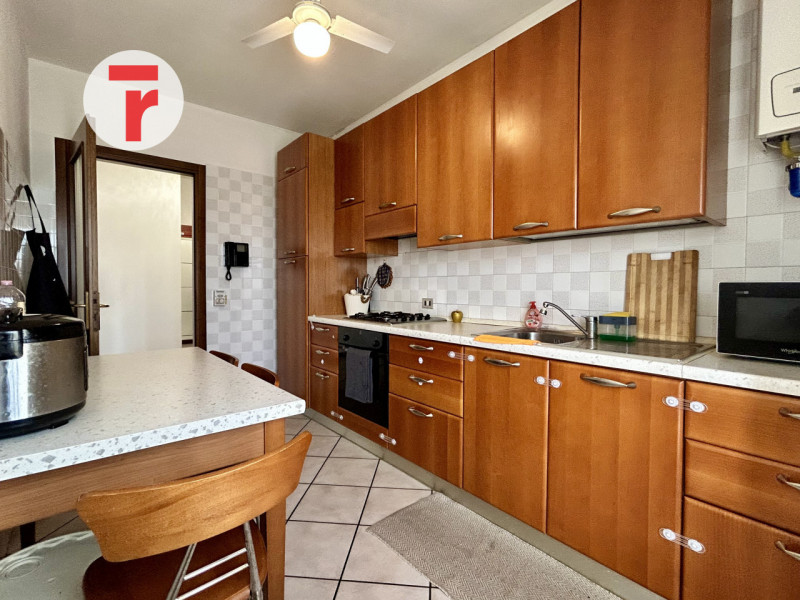 Cadoneghe - loc.Mezzavia - In zona comoda a Strada Del Santo e vicino a contesto verde. Appartame...