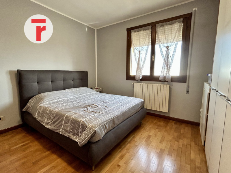 Cadoneghe - loc.Mezzavia - In zona comoda a Strada Del Santo e vicino a contesto verde. Appartame...