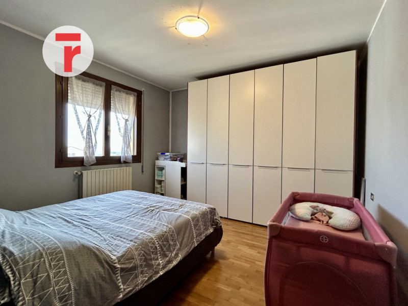 Cadoneghe - loc.Mezzavia - In zona comoda a Strada Del Santo e vicino a contesto verde. Appartame...