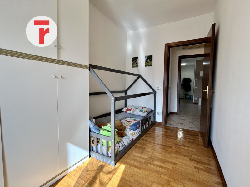 Cadoneghe - loc.Mezzavia - In zona comoda a Strada Del Santo e vicino a contesto verde. Appartame...