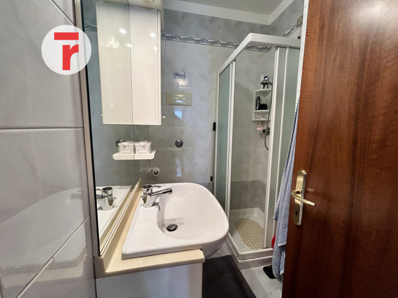 Cadoneghe - loc.Mezzavia - In zona comoda a Strada Del Santo e vicino a contesto verde. Appartame...