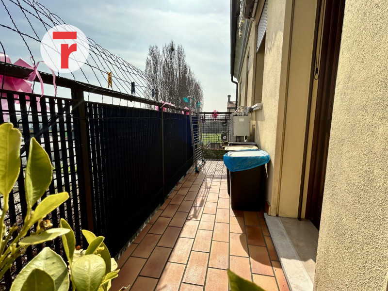 Cadoneghe - loc.Mezzavia - In zona comoda a Strada Del Santo e vicino a contesto verde. Appartame...