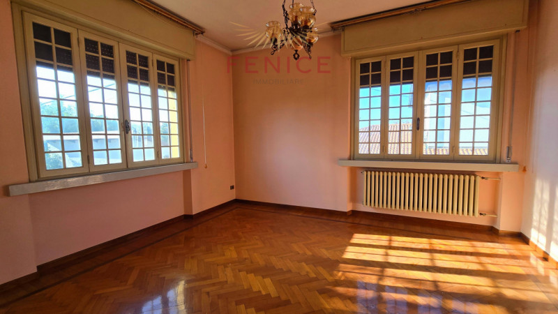 A Cornuda, in zona tranquilla e residenziale, proponiamo in vendita una villa indipendente dalle ...