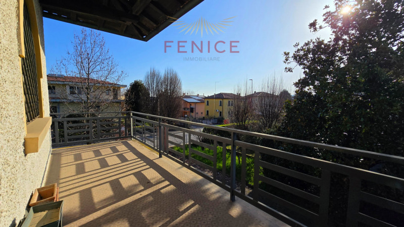 A Cornuda, in zona tranquilla e residenziale, proponiamo in vendita una villa indipendente dalle ...