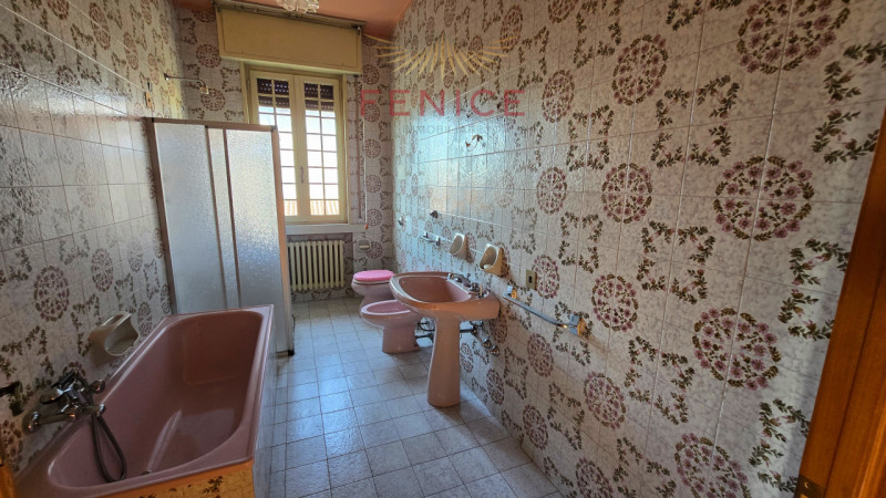 A Cornuda, in zona tranquilla e residenziale, proponiamo in vendita una villa indipendente dalle ...