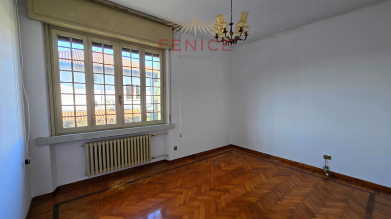 A Cornuda, in zona tranquilla e residenziale, proponiamo in vendita una villa indipendente dalle ...