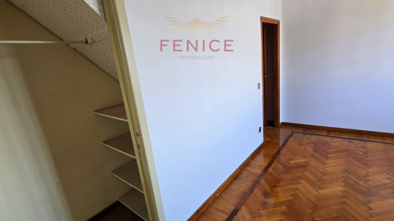 A Cornuda, in zona tranquilla e residenziale, proponiamo in vendita una villa indipendente dalle ...