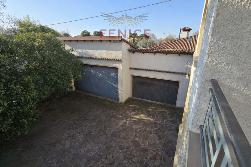 A Cornuda, in zona tranquilla e residenziale, proponiamo in vendita una villa indipendente dalle ...