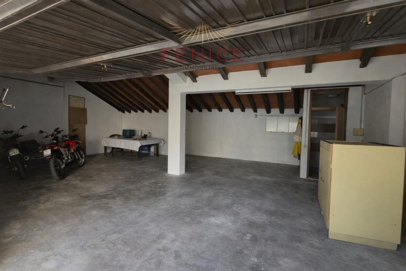 A Cornuda, in zona tranquilla e residenziale, proponiamo in vendita una villa indipendente dalle ...