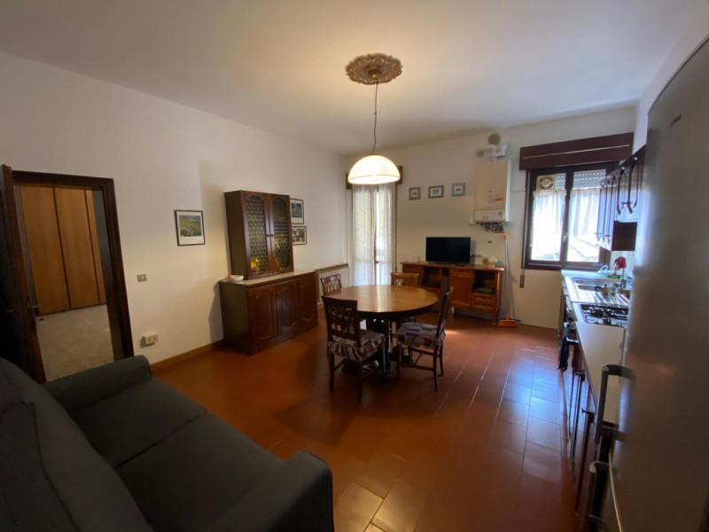 VICENZA centro: Tricamere di ampia metratura con ascensore privato e garage doppio. Euro 166.000
...