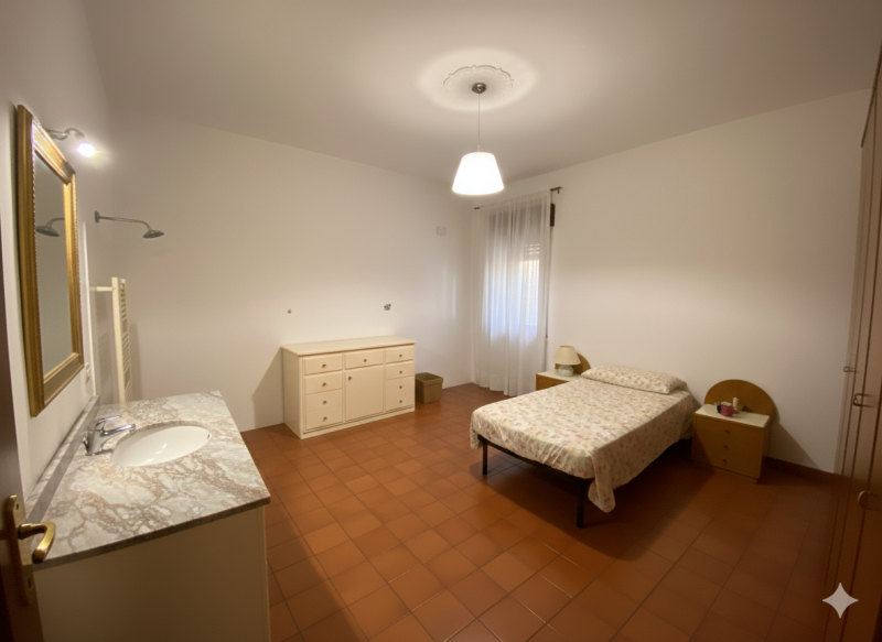 VICENZA centro: Tricamere di ampia metratura con ascensore privato e garage doppio. Euro 166.000
...