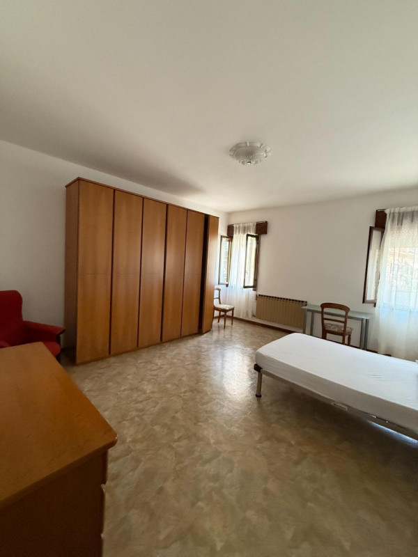 VICENZA - ZONA UNIVERSITÀ: 120mq Strategici con Ascensore Privato e Garage Doppio
Spazio, Rendita...