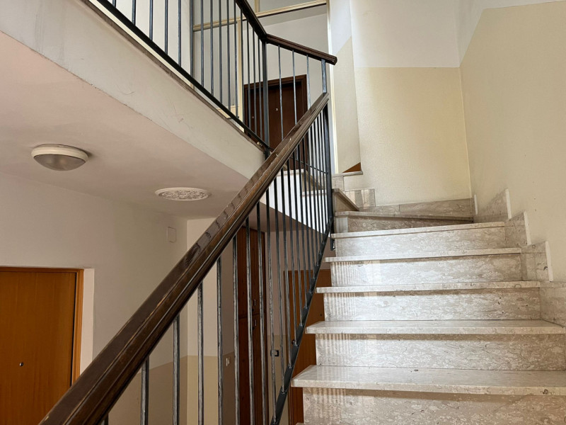 VICENZA - ZONA UNIVERSITÀ: 120mq Strategici con Ascensore Privato e Garage Doppio
Spazio, Rendita...