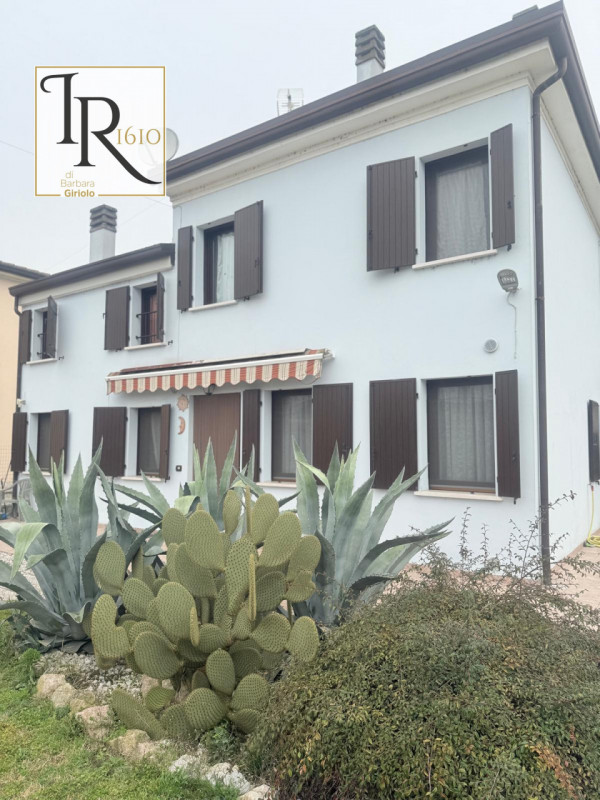 Nel cuore di Castelbaldo, proponiamo in vendita una splendida casa singola terratetto che unisce ...