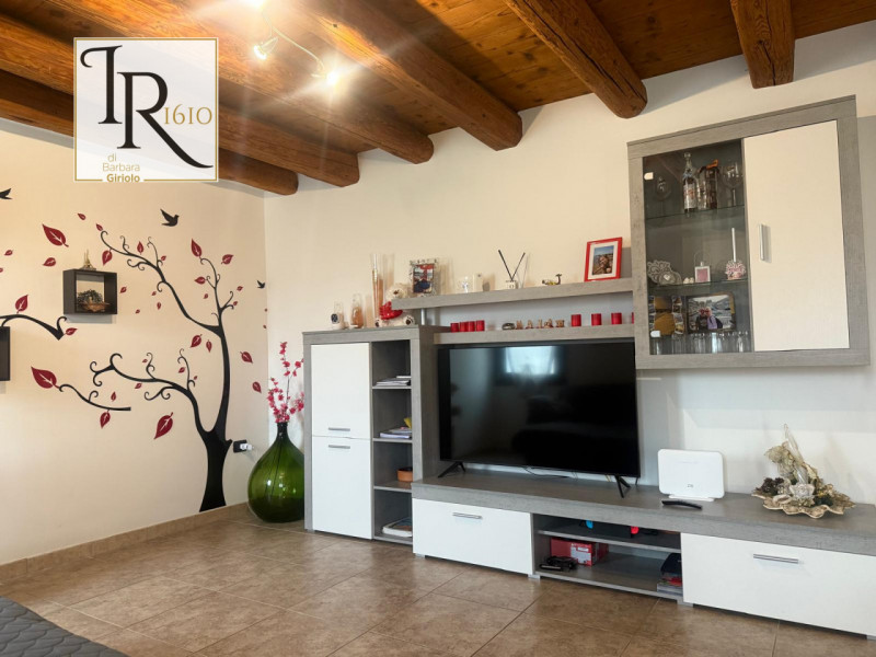 Nel cuore di Castelbaldo, proponiamo in vendita una splendida casa singola terratetto che unisce ...