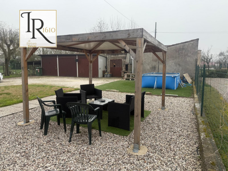 Nel cuore di Castelbaldo, proponiamo in vendita una splendida casa singola terratetto che unisce ...