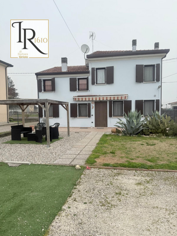 Nel cuore di Castelbaldo, proponiamo in vendita una splendida casa singola terratetto che unisce ...