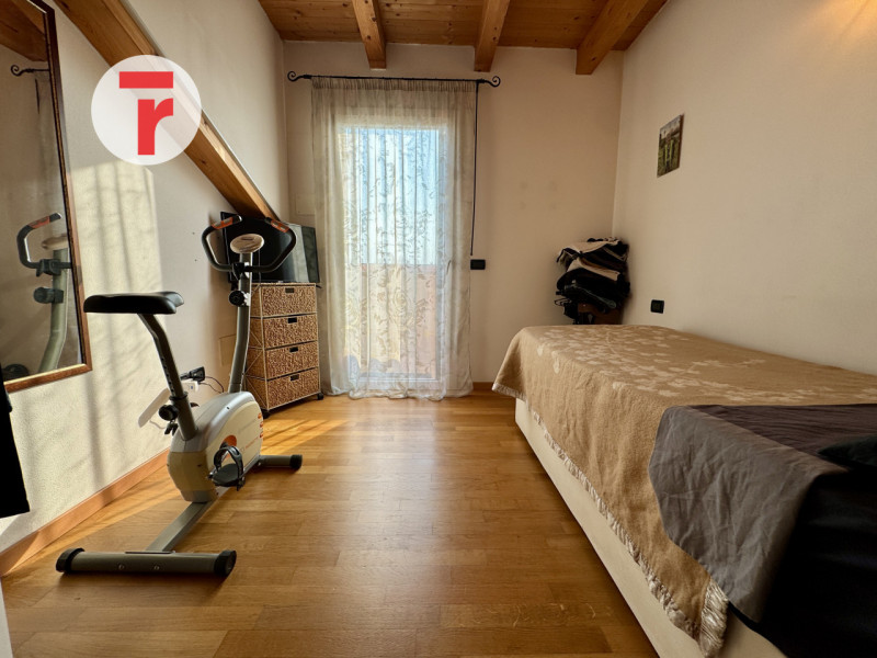 VIGONZA - loc.Peraga - Su condominio edificato nel 2010. Primo ed ultimo piano su due livelli int...