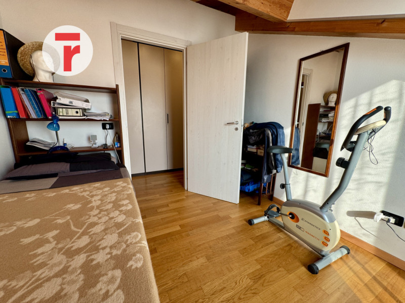 VIGONZA - loc.Peraga - Su condominio edificato nel 2010. Primo ed ultimo piano su due livelli int...