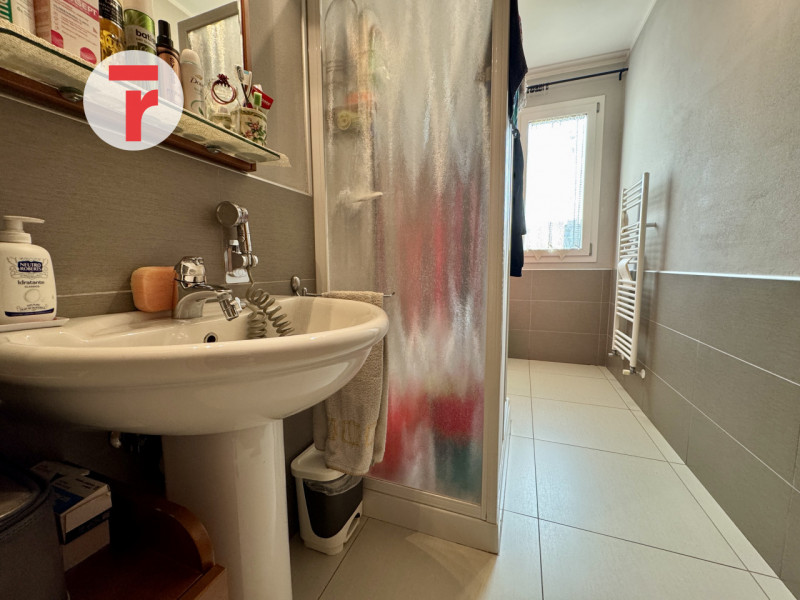 VIGONZA - loc.Peraga - Su condominio edificato nel 2010. Primo ed ultimo piano su due livelli int...