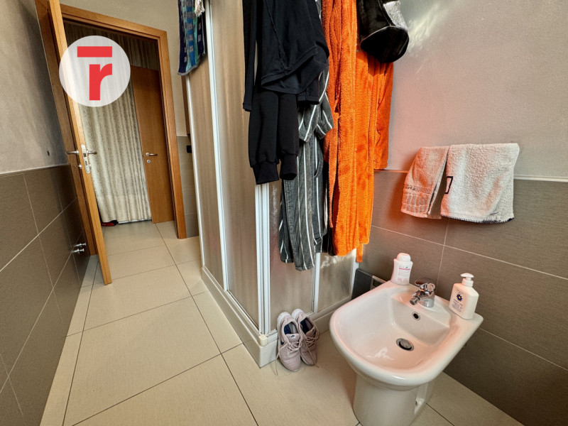 VIGONZA - loc.Peraga - Su condominio edificato nel 2010. Primo ed ultimo piano su due livelli int...