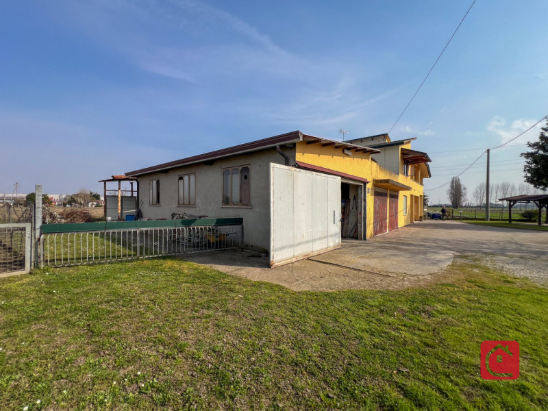 Proponiamo in vendita una casa indipendente di circa 120 mq, ideale per chi cerca una soluzione i...