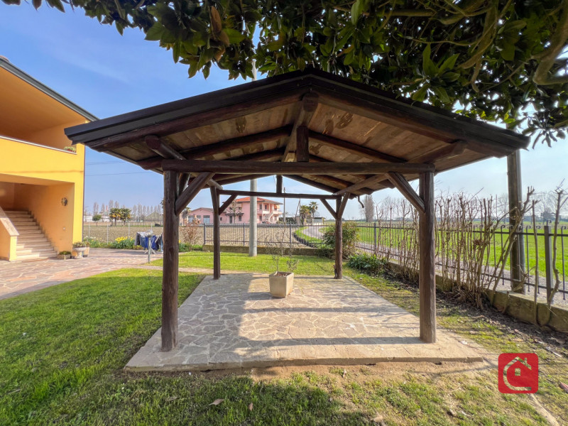 Proponiamo in vendita una casa indipendente di circa 120 mq, ideale per chi cerca una soluzione i...