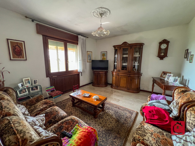 Proponiamo in vendita una casa indipendente di circa 120 mq, ideale per chi cerca una soluzione i...