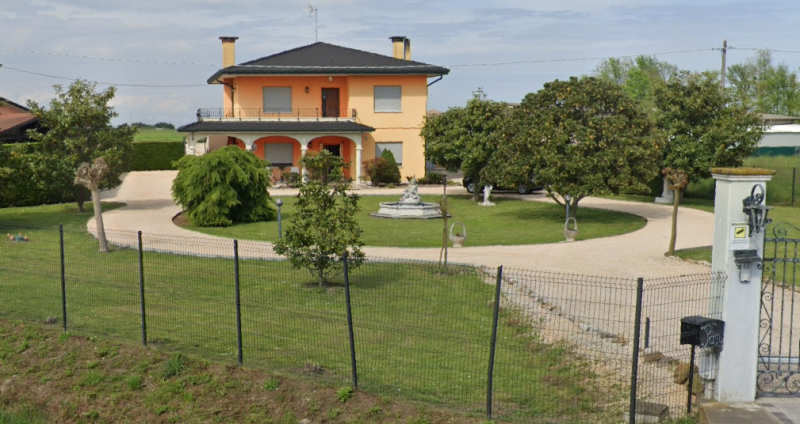VALLI DI CHIOGGIA a pochi minuti dalle spiagge di Sottomarina, CASA SINGOLA con due appartamenti,...