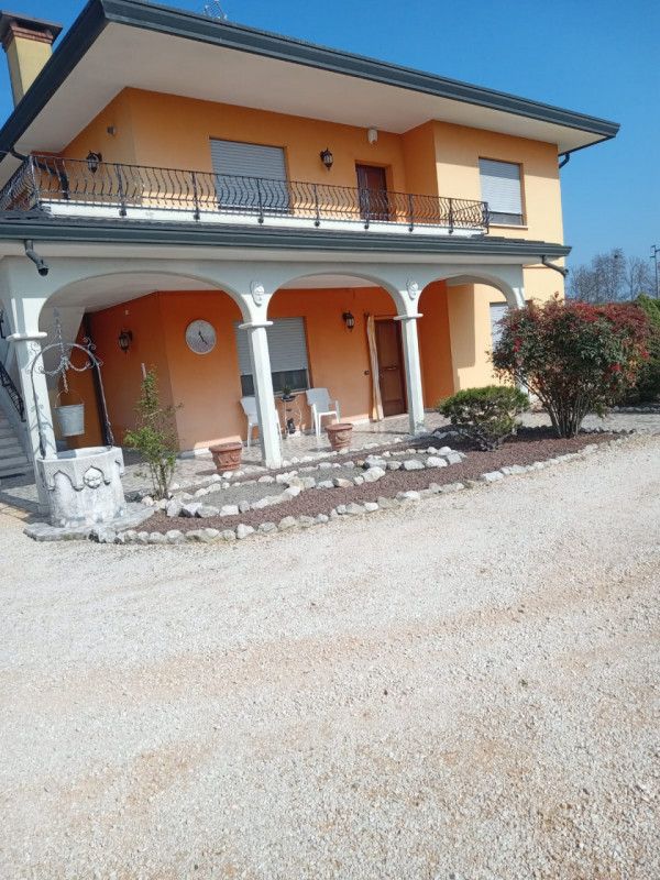 VALLI DI CHIOGGIA a pochi minuti dalle spiagge di Sottomarina, CASA SINGOLA con due appartamenti,...