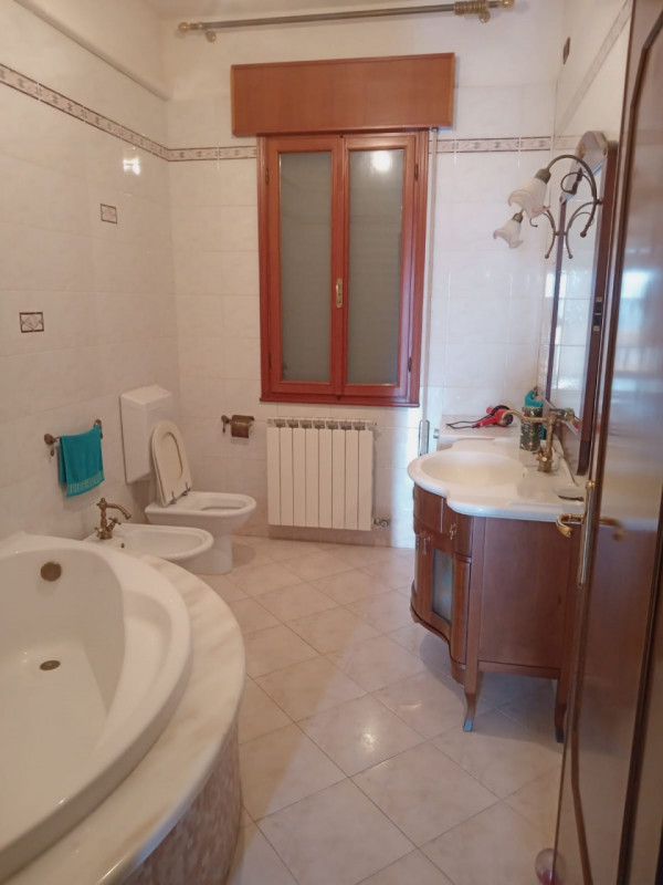 VALLI DI CHIOGGIA a pochi minuti dalle spiagge di Sottomarina, CASA SINGOLA con due appartamenti,...