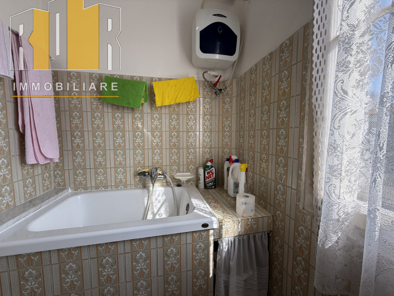 Proponiamo in vendita esclusiva abitazione disposta su due livelli con circa 1.000 mq di giardino...