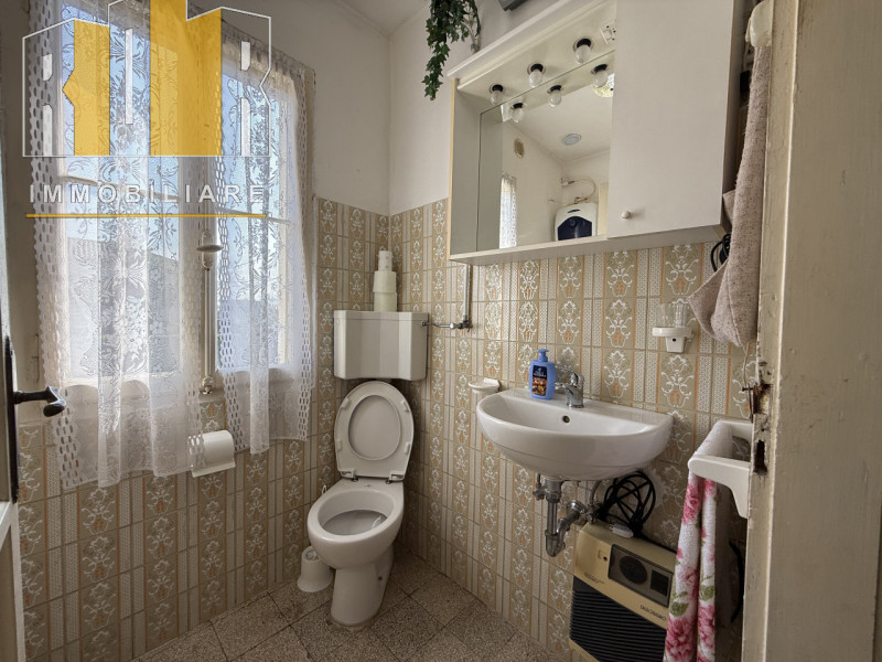 Proponiamo in vendita esclusiva abitazione disposta su due livelli con circa 1.000 mq di giardino...