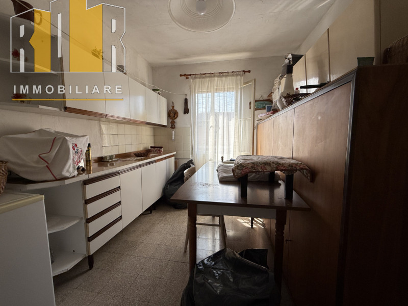 Proponiamo in vendita esclusiva abitazione disposta su due livelli con circa 1.000 mq di giardino...