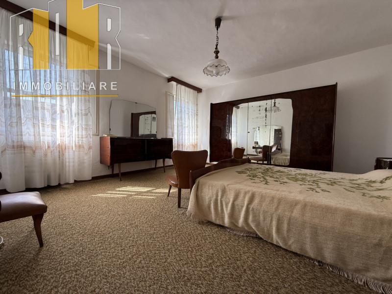 Proponiamo in vendita esclusiva abitazione disposta su due livelli con circa 1.000 mq di giardino...