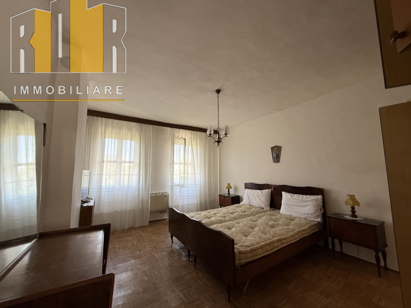 Proponiamo in vendita esclusiva abitazione disposta su due livelli con circa 1.000 mq di giardino...