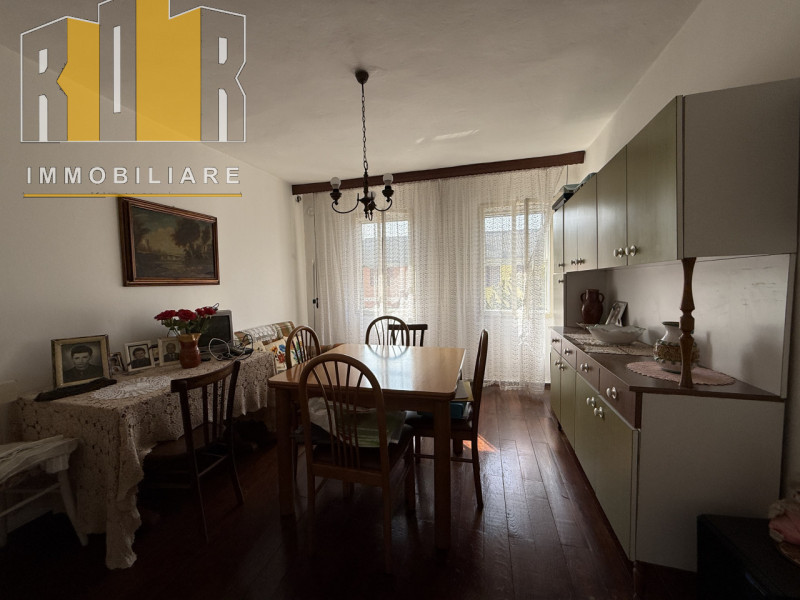 Proponiamo in vendita esclusiva abitazione disposta su due livelli con circa 1.000 mq di giardino...