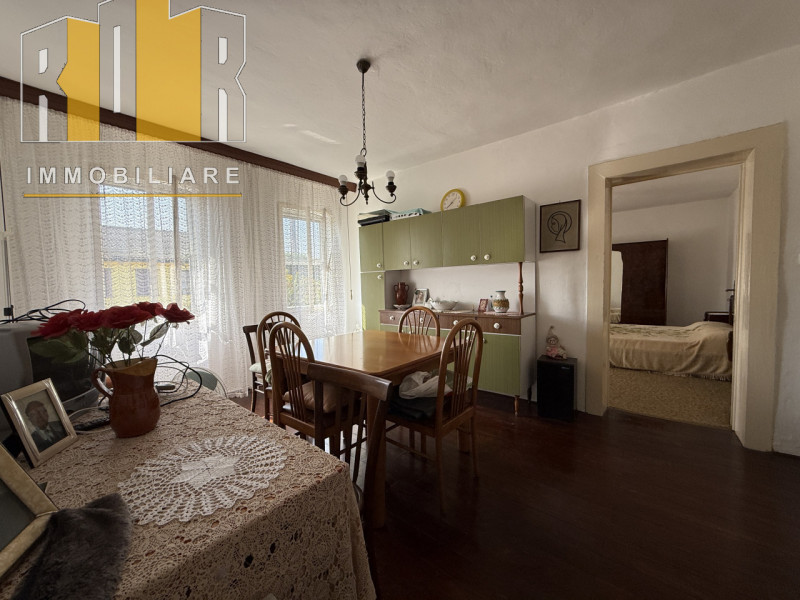 Proponiamo in vendita esclusiva abitazione disposta su due livelli con circa 1.000 mq di giardino...