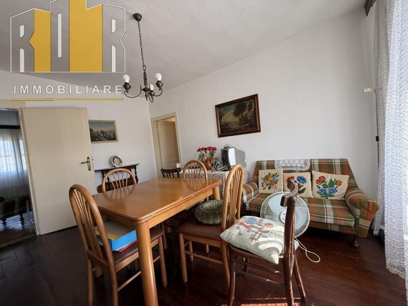 Proponiamo in vendita esclusiva abitazione disposta su due livelli con circa 1.000 mq di giardino...