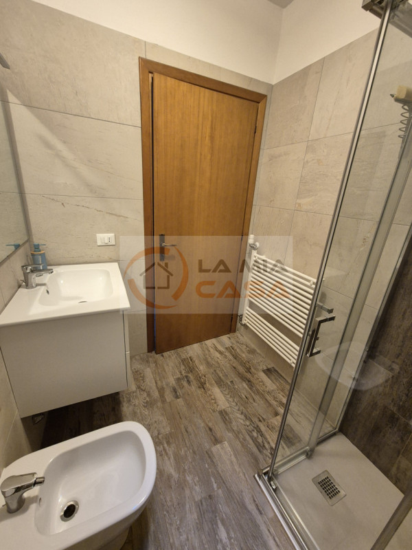 E' RICHIESTO UN CONTRATTO DI LOCAZIONE TRANSITORIO DI 12 MESI PER STUDENTI, RICERCATORI, INSEGNAN...